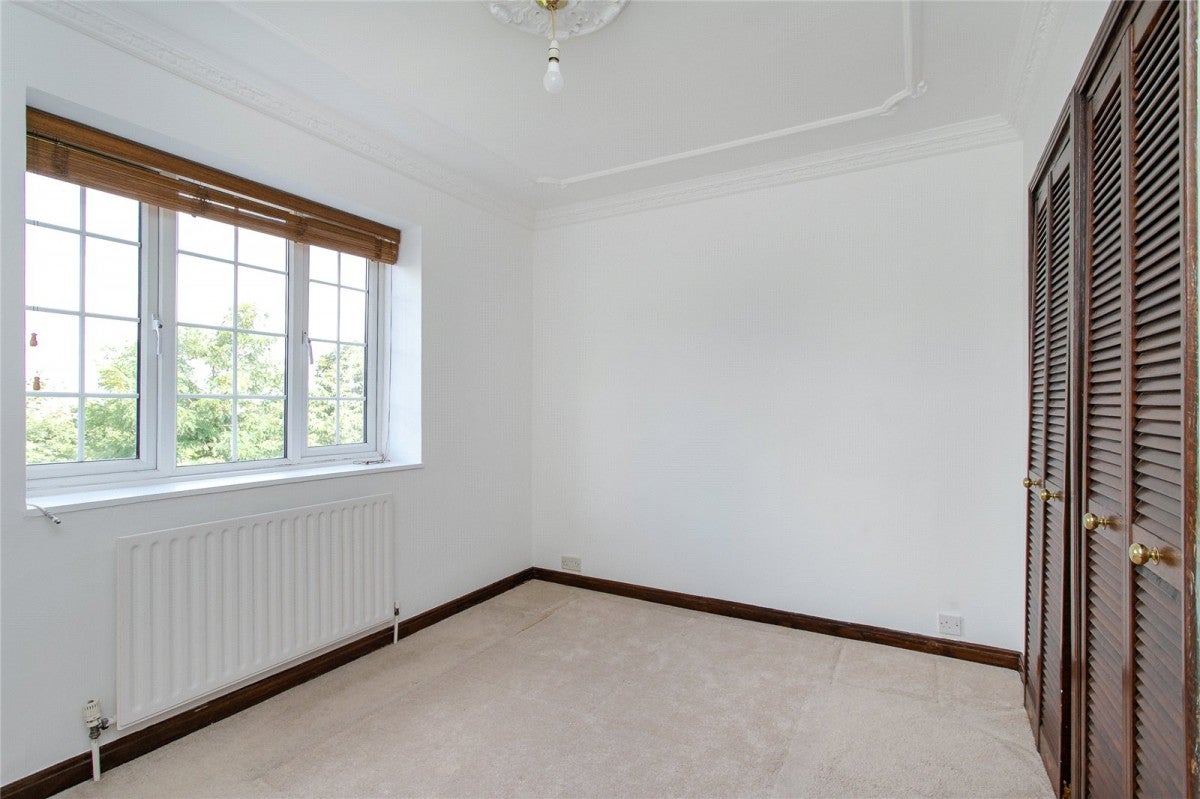 Flat Adare Walk in Greater London