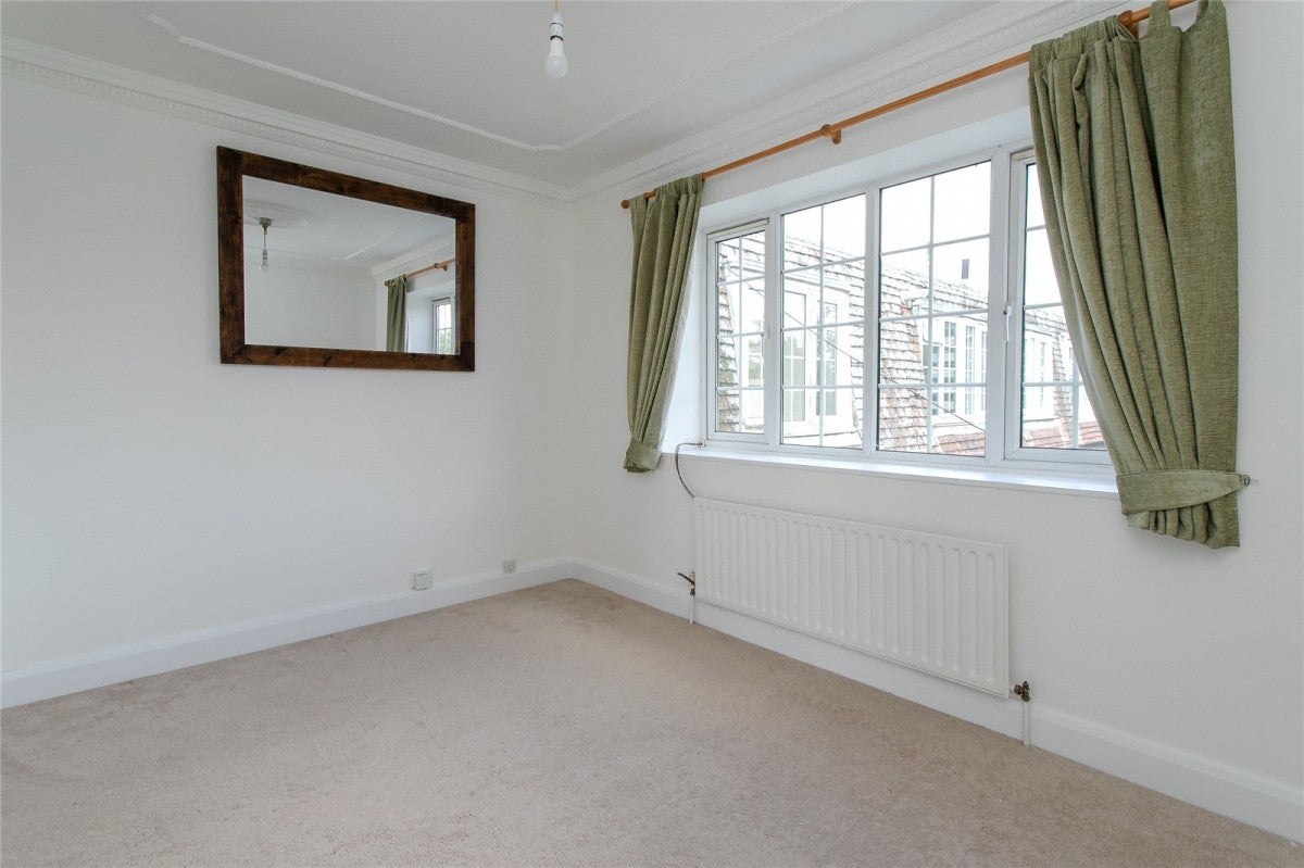Flat Adare Walk in Greater London