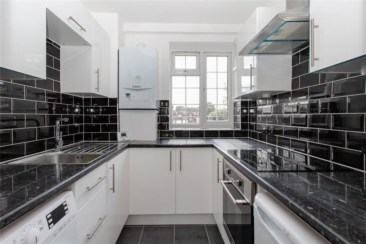 Flat Adare Walk in Greater London