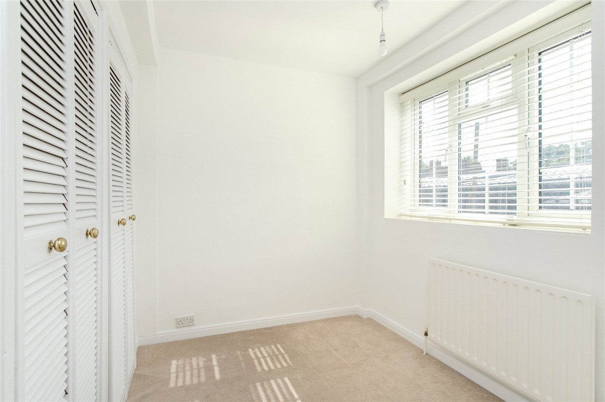 Flat Adare Walk in Greater London