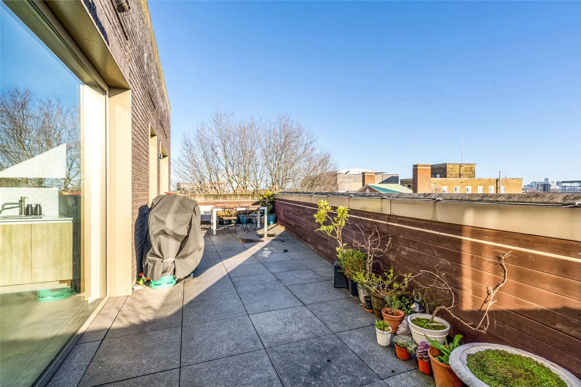 Flat Mare Street in Greater London