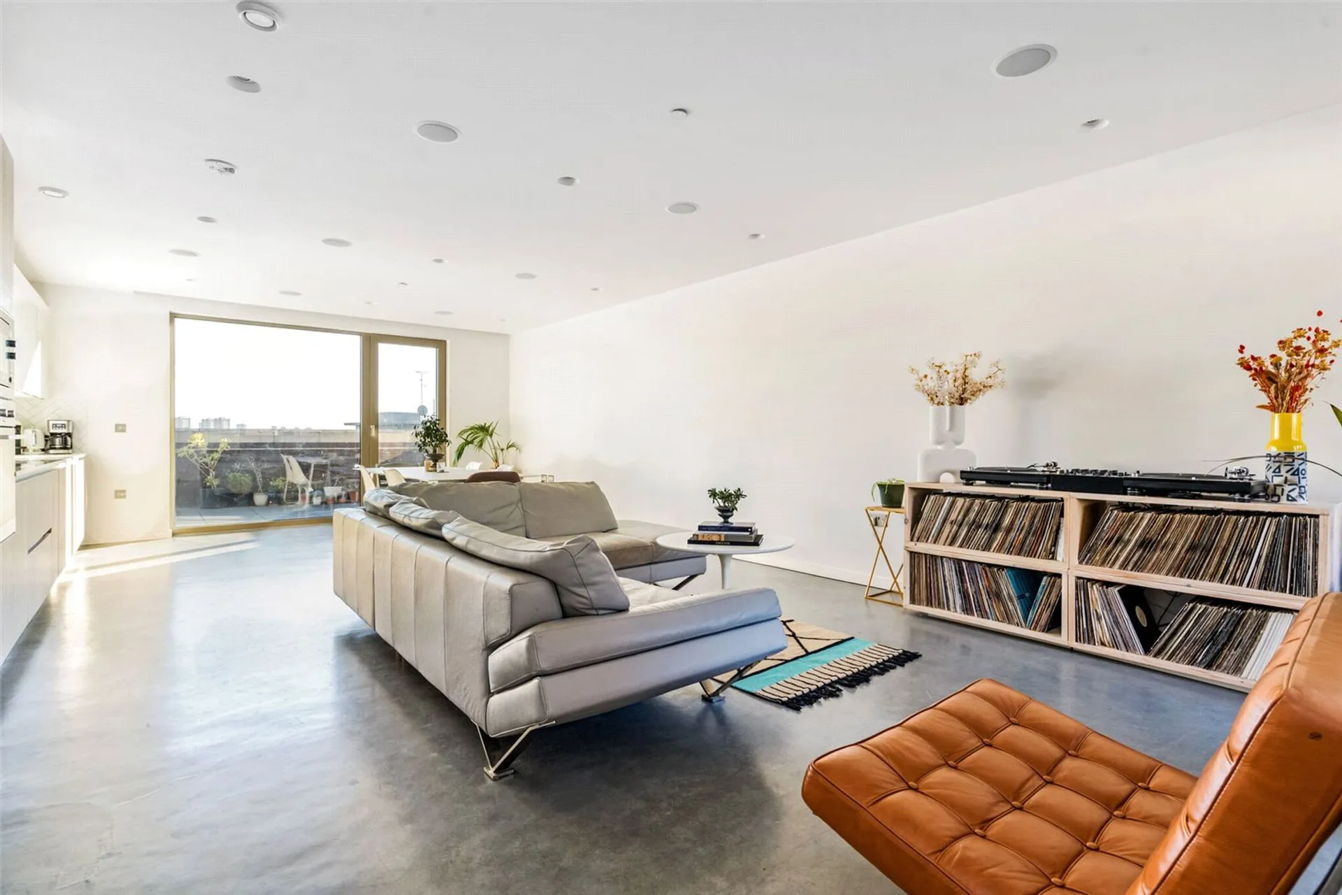Flat Mare Street in Greater London