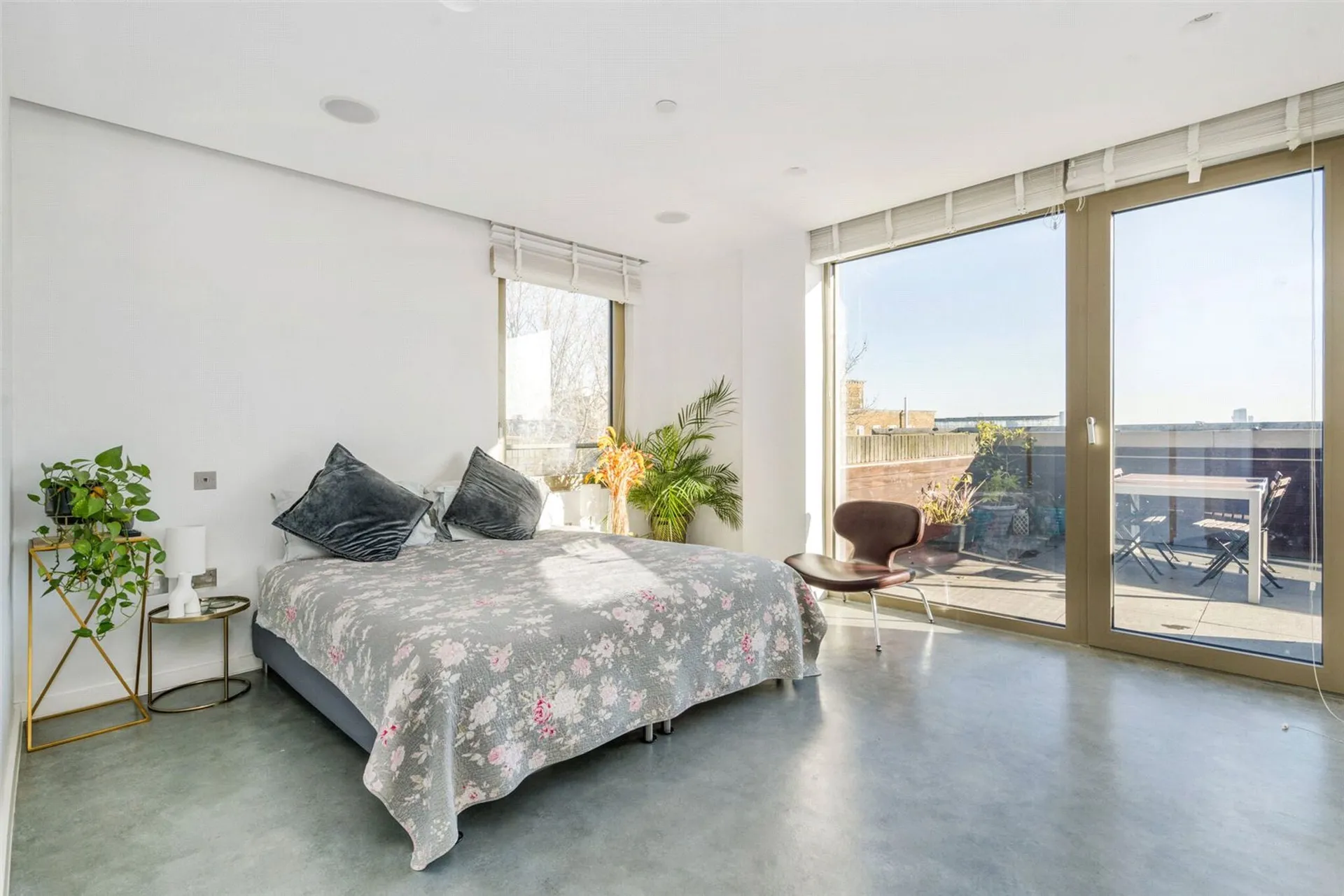 Flat Mare Street in Greater London