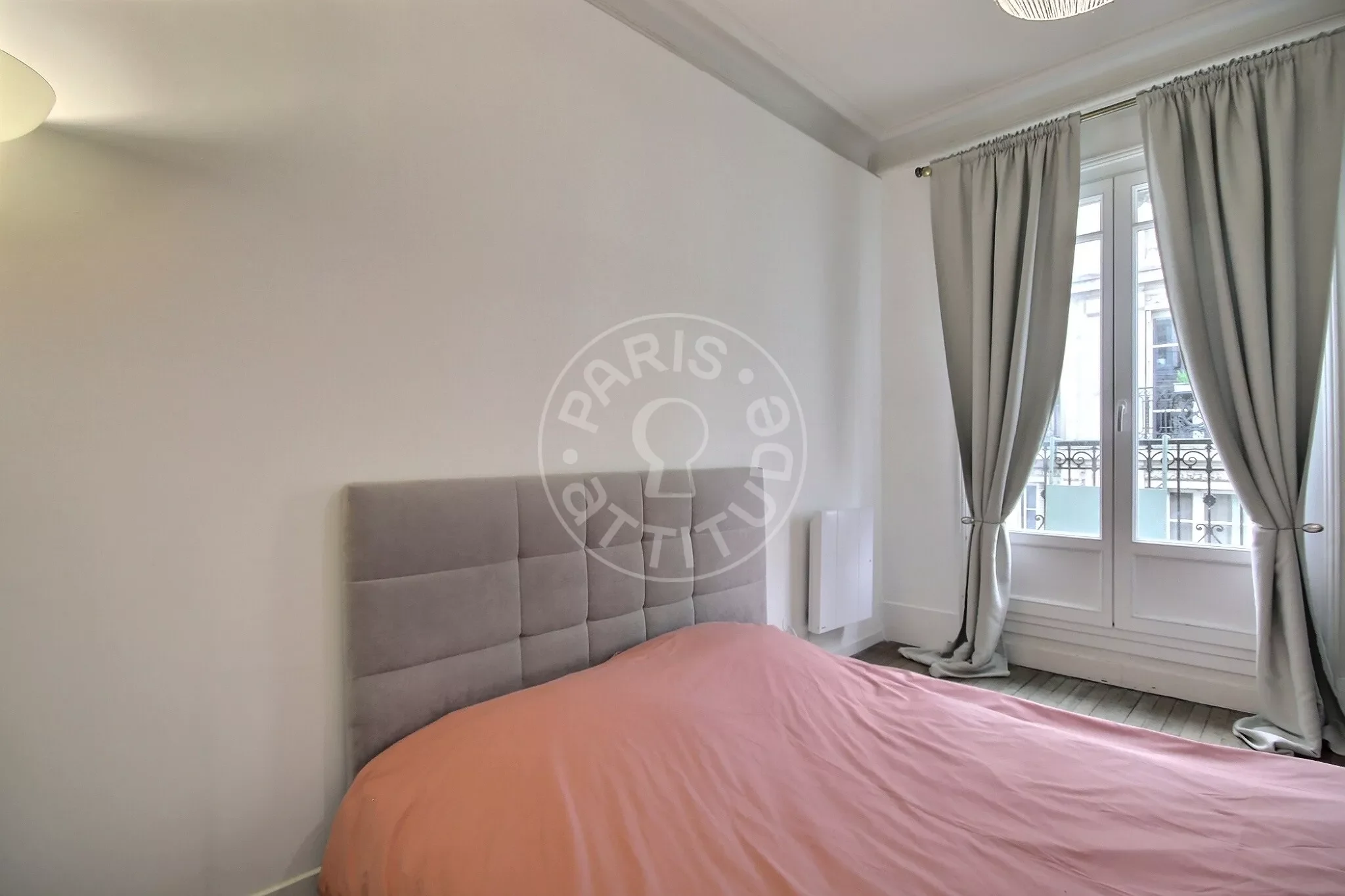 Flat Rue Tourlaque in Paris