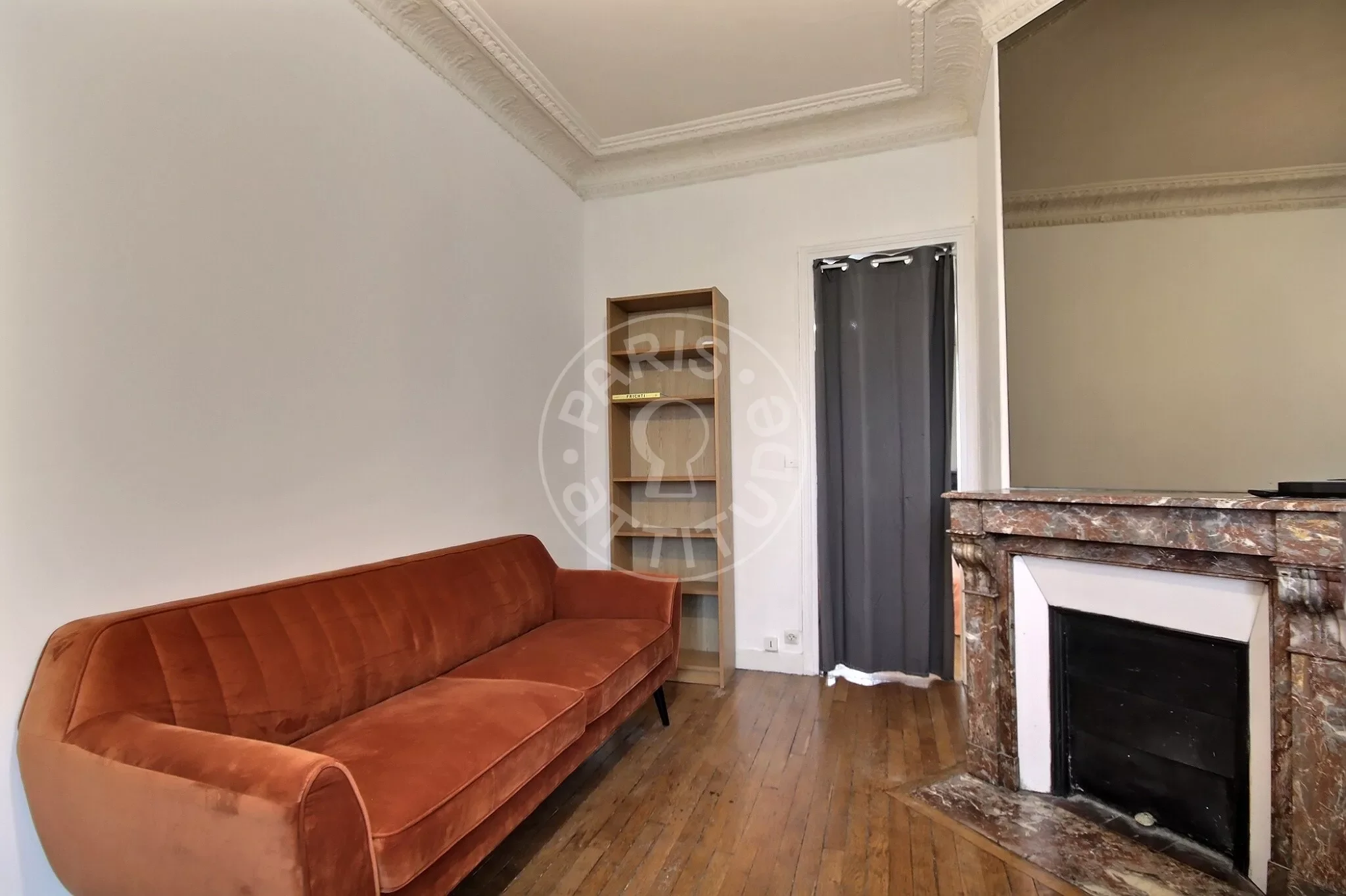 Flat Rue Tourlaque in Paris