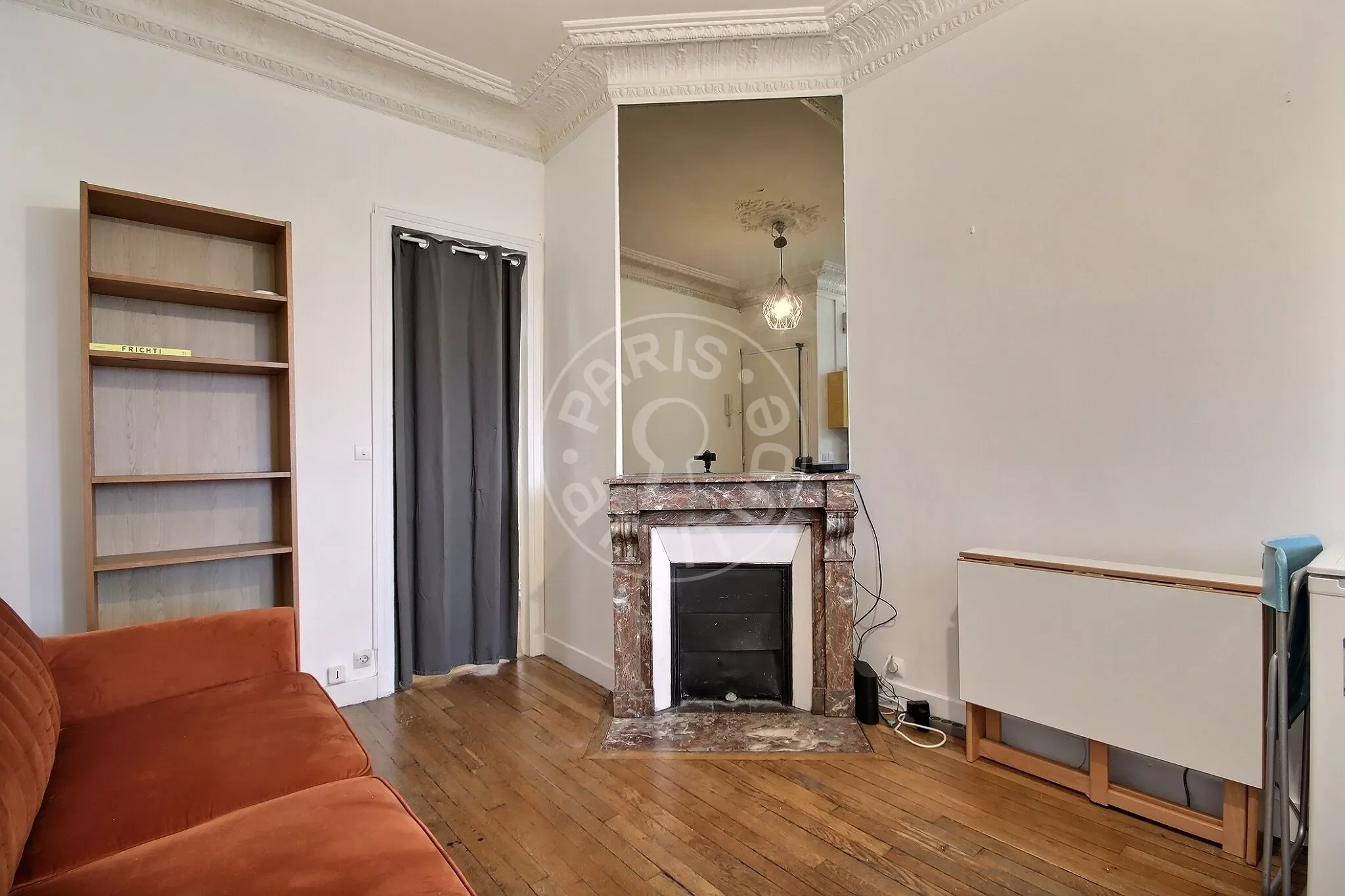 Flat Rue Tourlaque in Paris