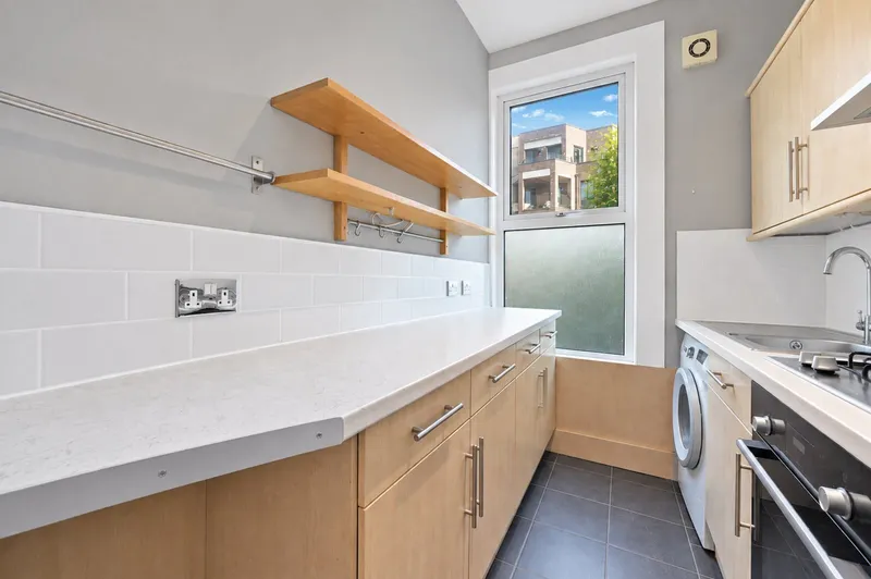 Flat Albion Road in Greater London