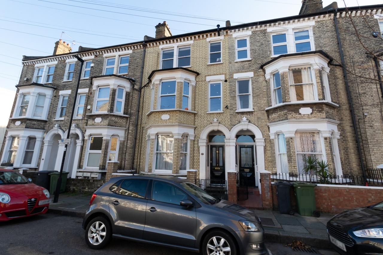 Flat Tregothnan Road in Greater London