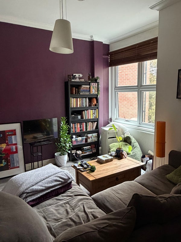 Flat Knollys Road in Greater London