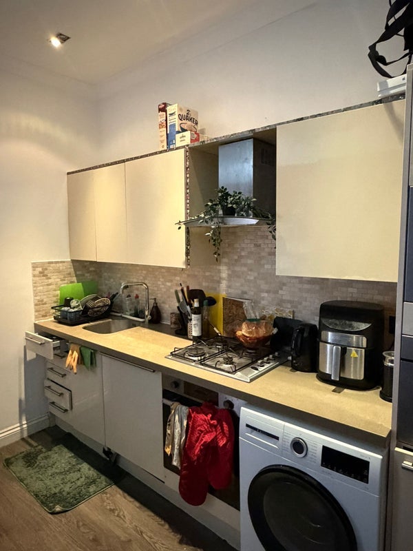 Flat Knollys Road in Greater London