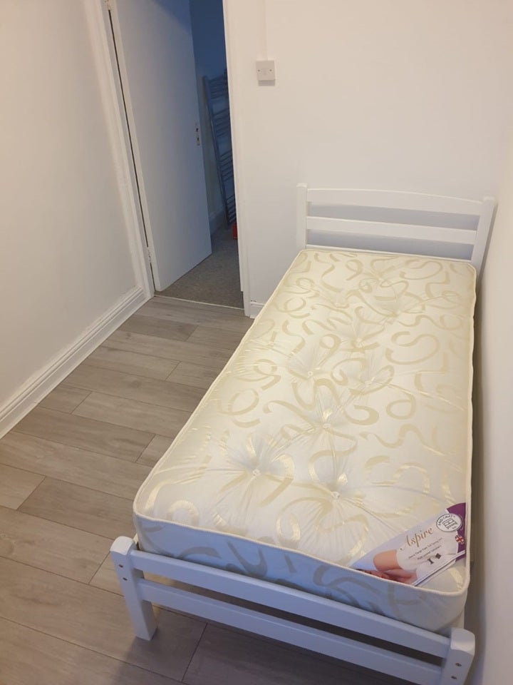 Room Brigstocke Road in Bristol