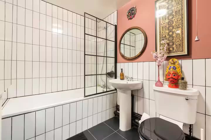 Room Prince Edward Road in Greater London