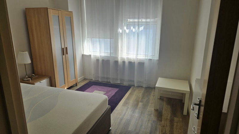 Room Haydons Road in Greater London