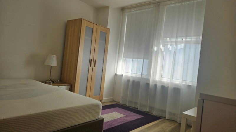 Room Haydons Road in Greater London