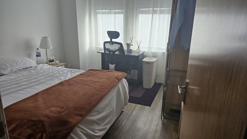 Room Haydons Road in Greater London