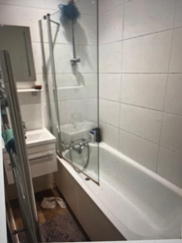 Room Haydons Road in Greater London