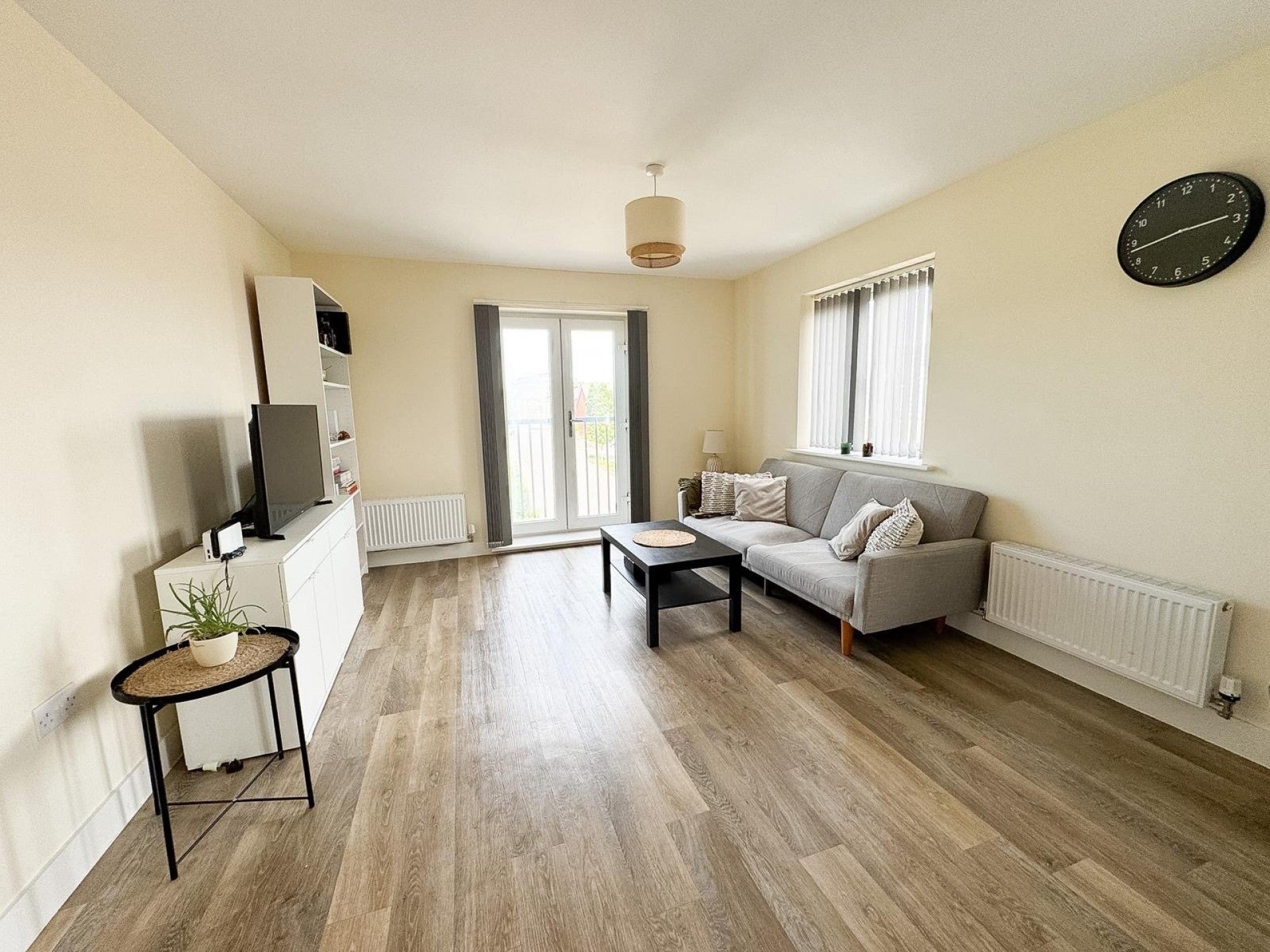Flat Charlton Boulevard in Bristol