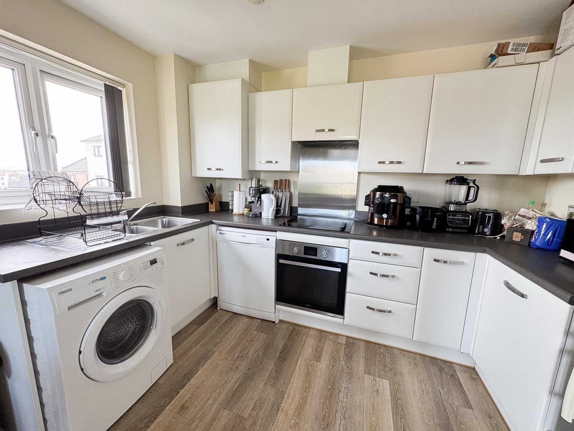 Flat Charlton Boulevard in Bristol