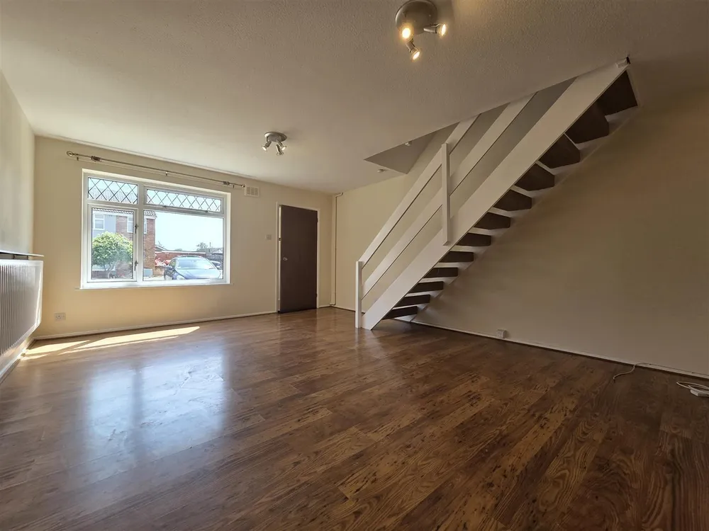 House Hamlyn Close in Taunton