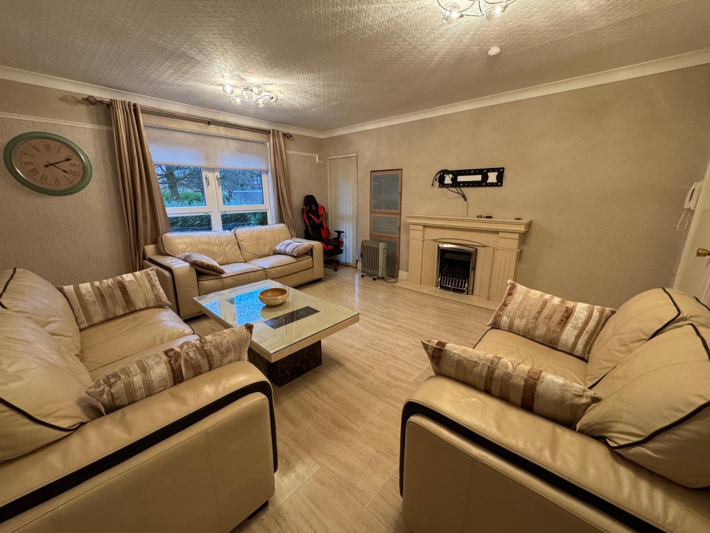 Flat Dundrennan Road in Glasgow