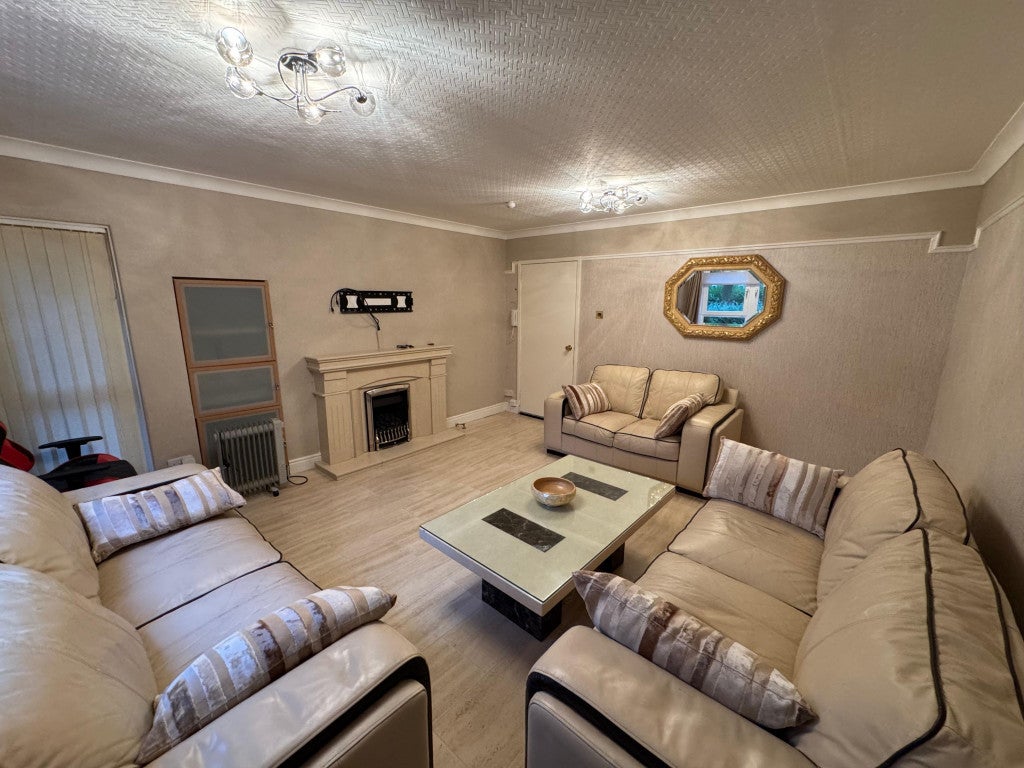Flat Dundrennan Road in Glasgow