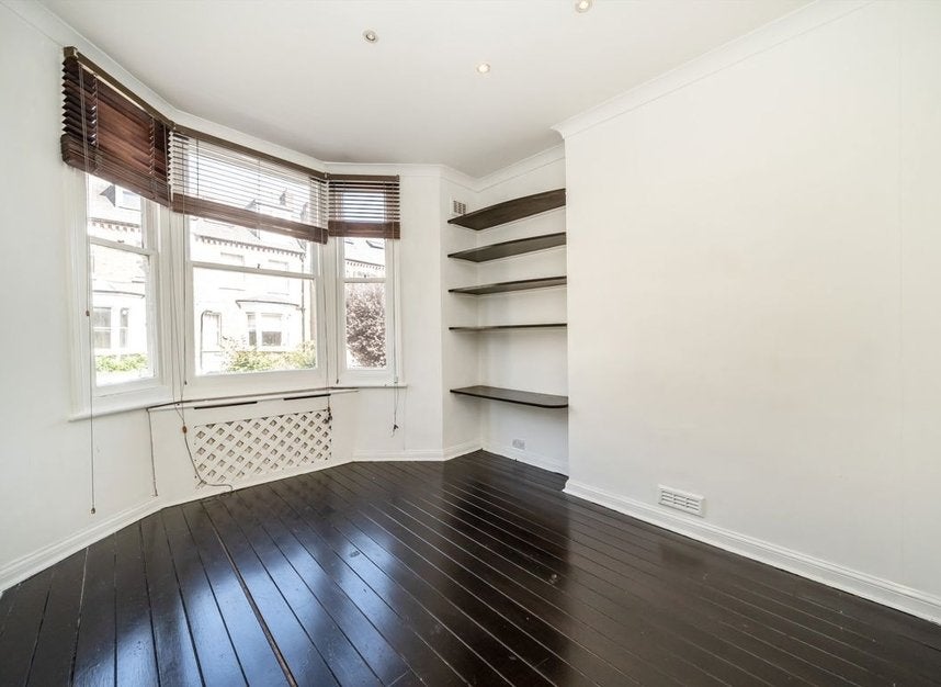 Flat Estelle Road in Greater London
