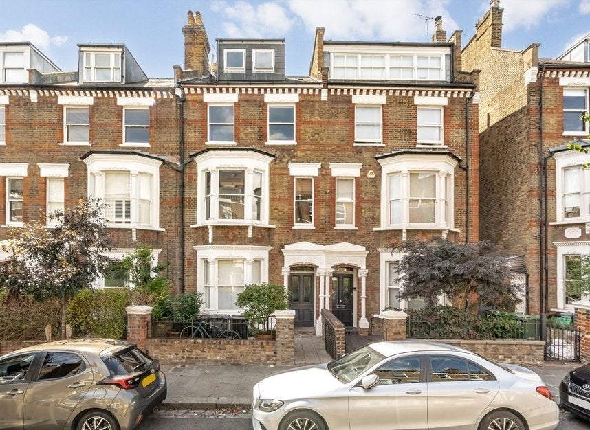 Flat Estelle Road in Greater London