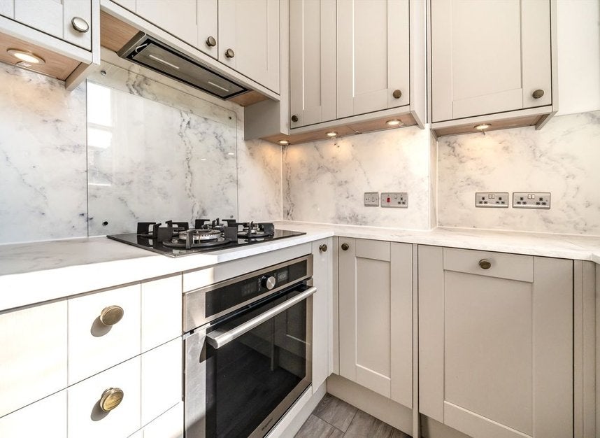 Flat Estelle Road in Greater London