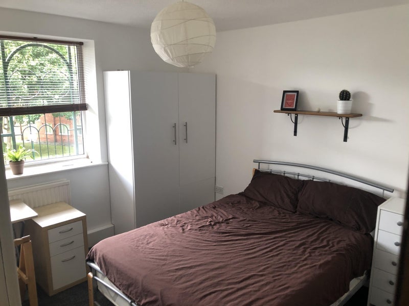 Room Eccles New Road in Salford