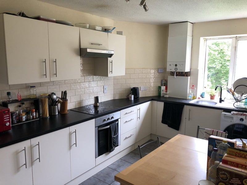 Room Eccles New Road in Salford