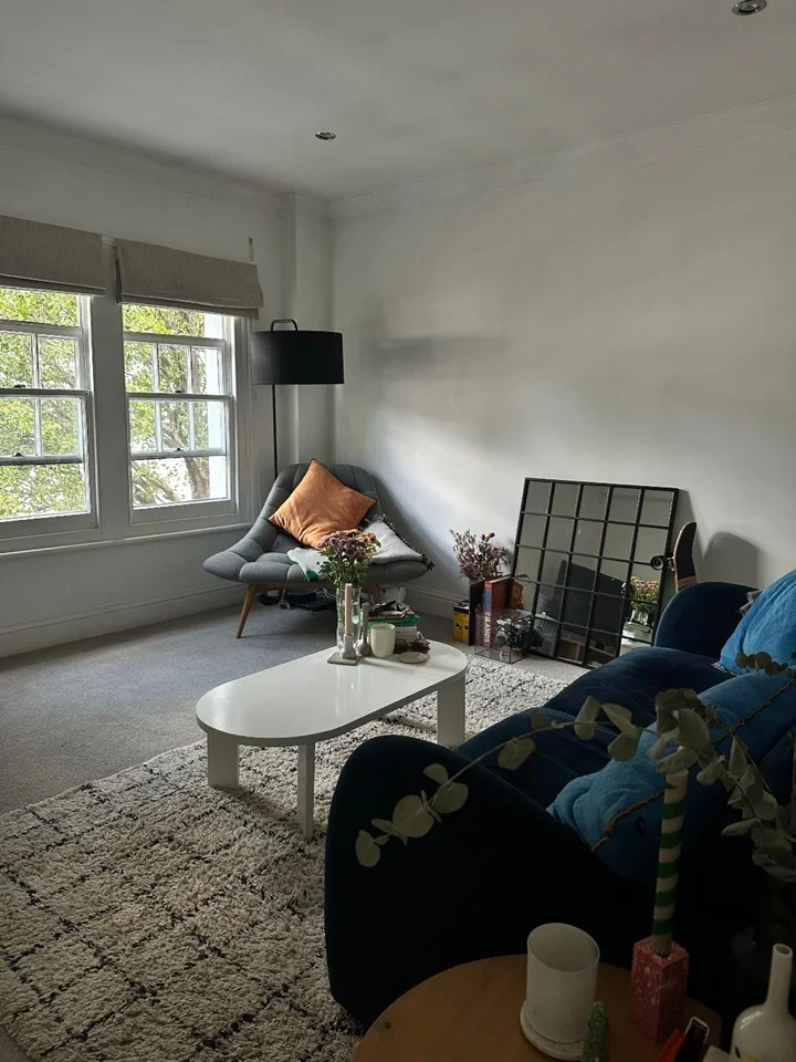 Flat Mossbury Road in Greater London