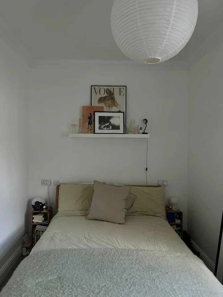 Flat Mossbury Road in Greater London