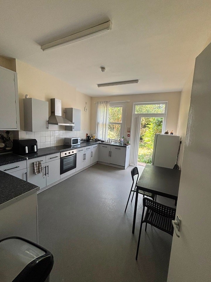 Room Holmesdale Road in Greater London