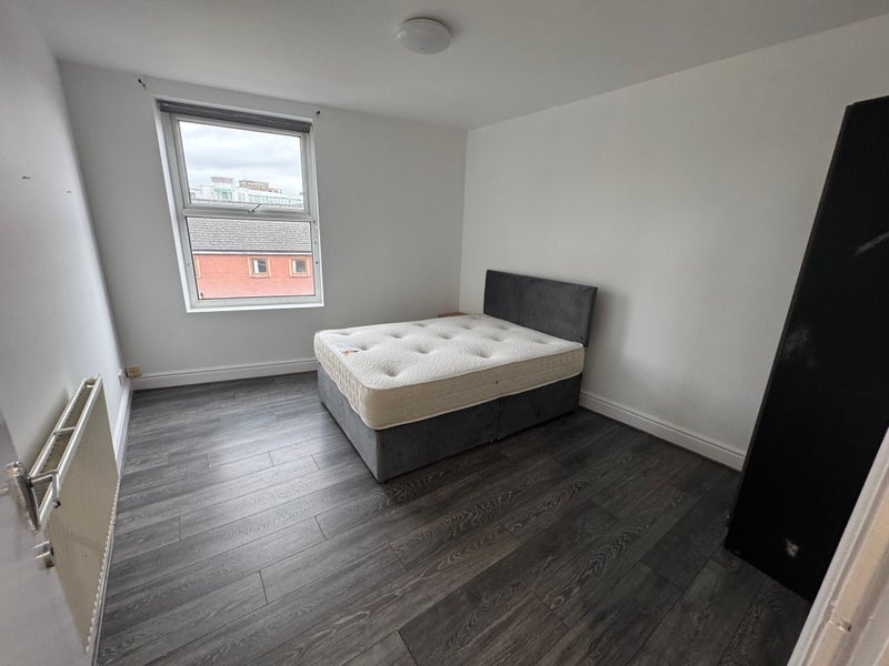 Flat Pembroke Place in Liverpool