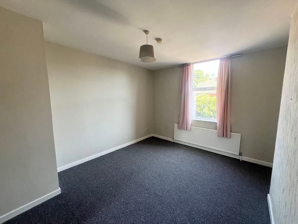 Flat Scarisbrick Street in Southport