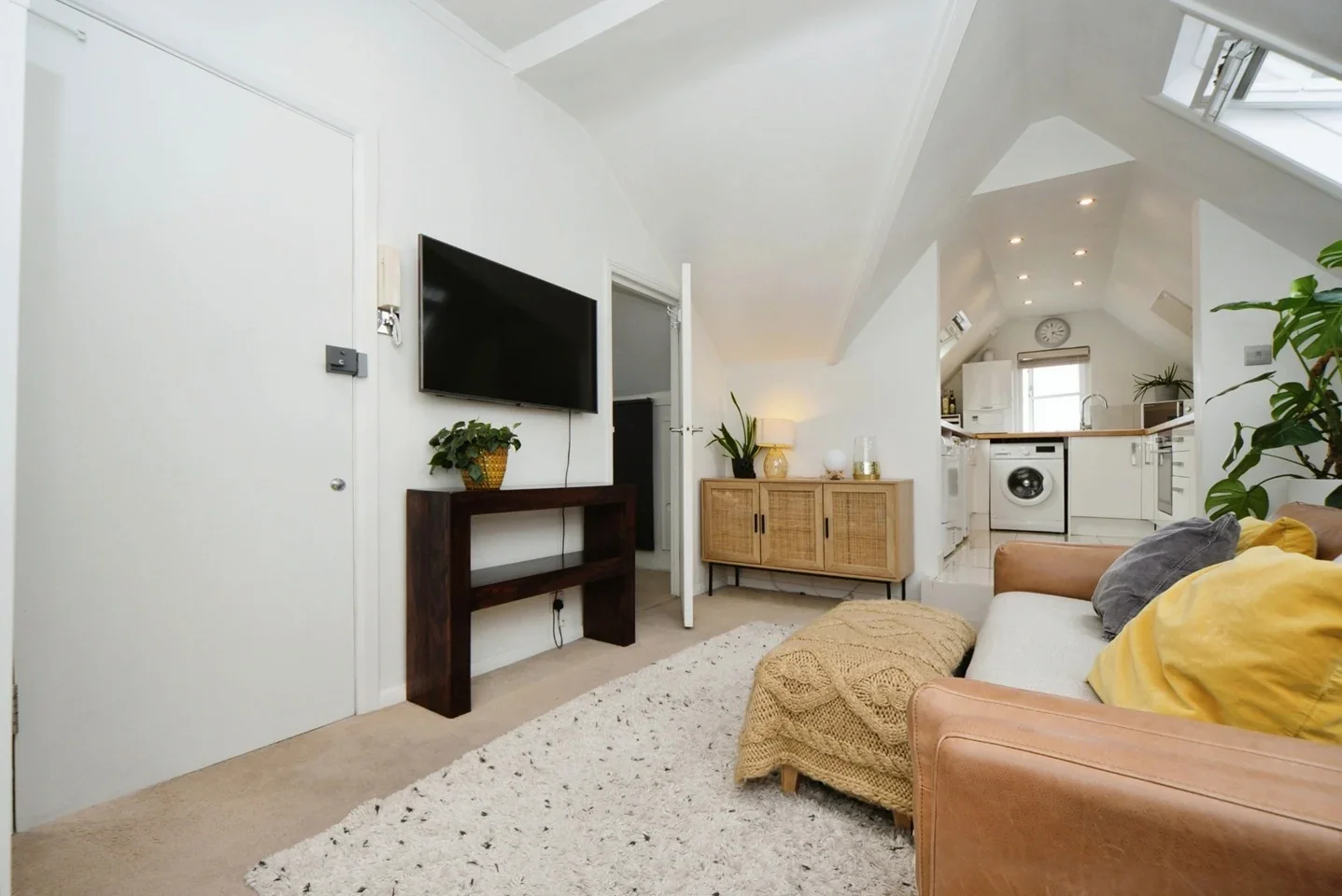 Flat Inchmery Road in Greater London