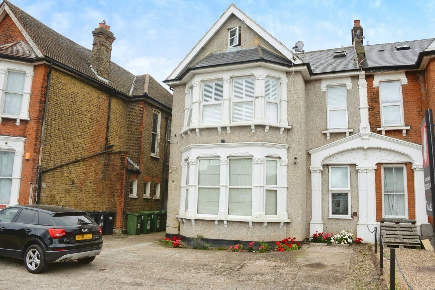 Flat Inchmery Road in Greater London