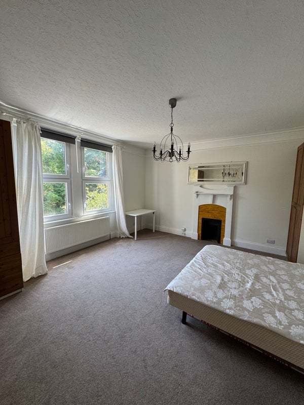 Flat Montpelier Avenue in Greater London