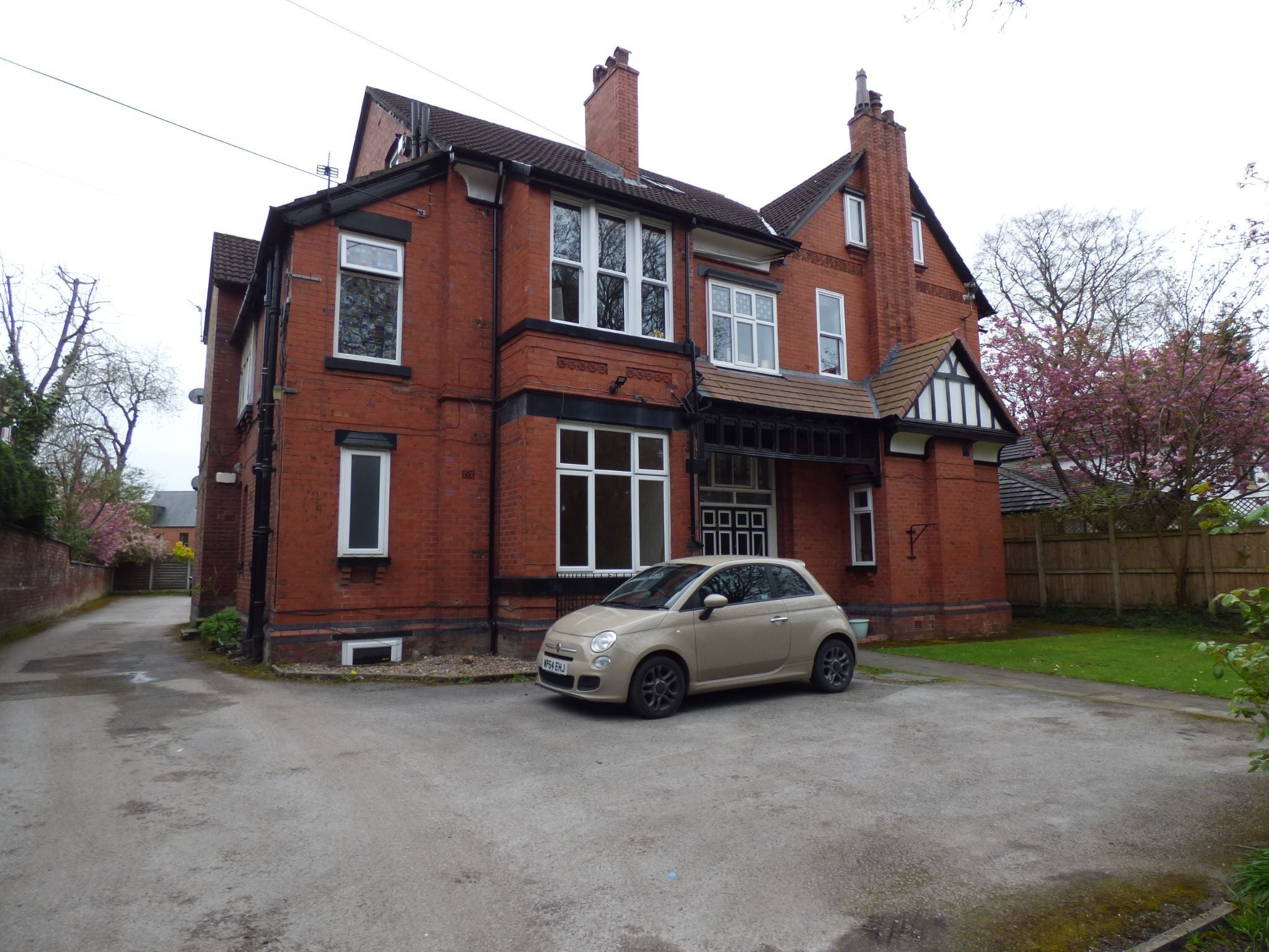 Flat Lancaster Road in Manchester