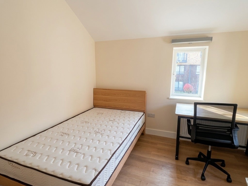 Room Meadowside in Greater London