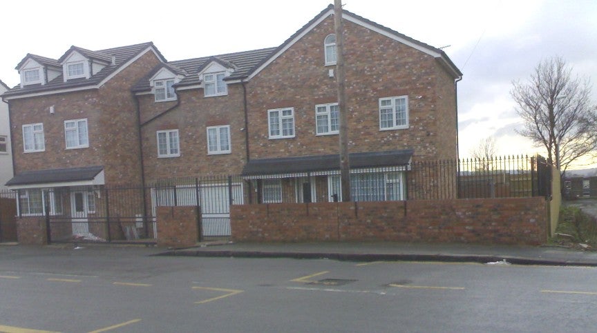 Room Hall Lane in Leeds