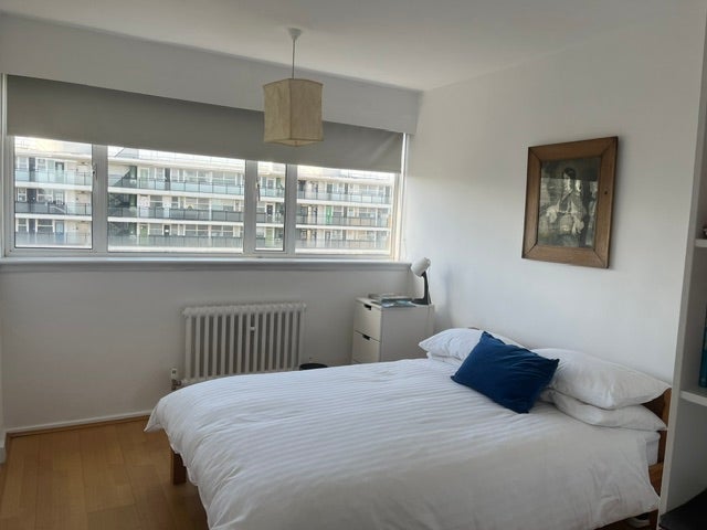 Room Churchill Gardens Road in City of Westminster