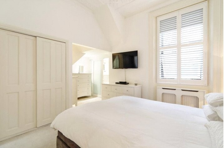 Flat Ladbroke Grove in Greater London