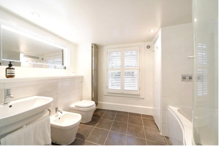 Flat Ladbroke Grove in Greater London