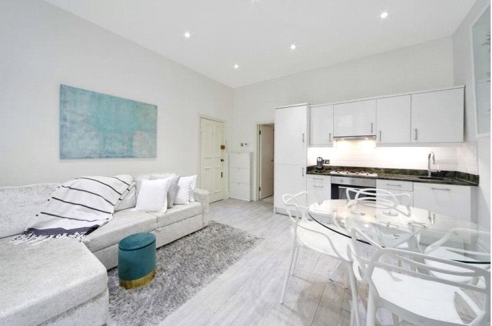 Flat Ladbroke Grove in Greater London