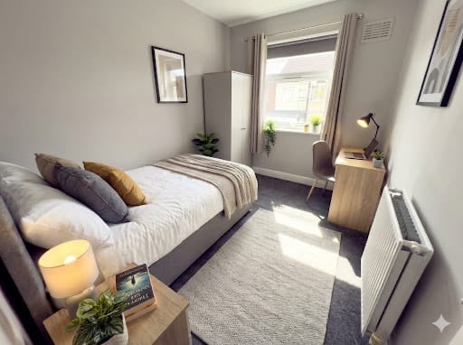Room Lindale Road in Liverpool