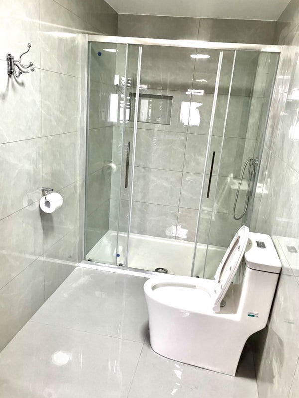 Room Saxon Drive in Greater London