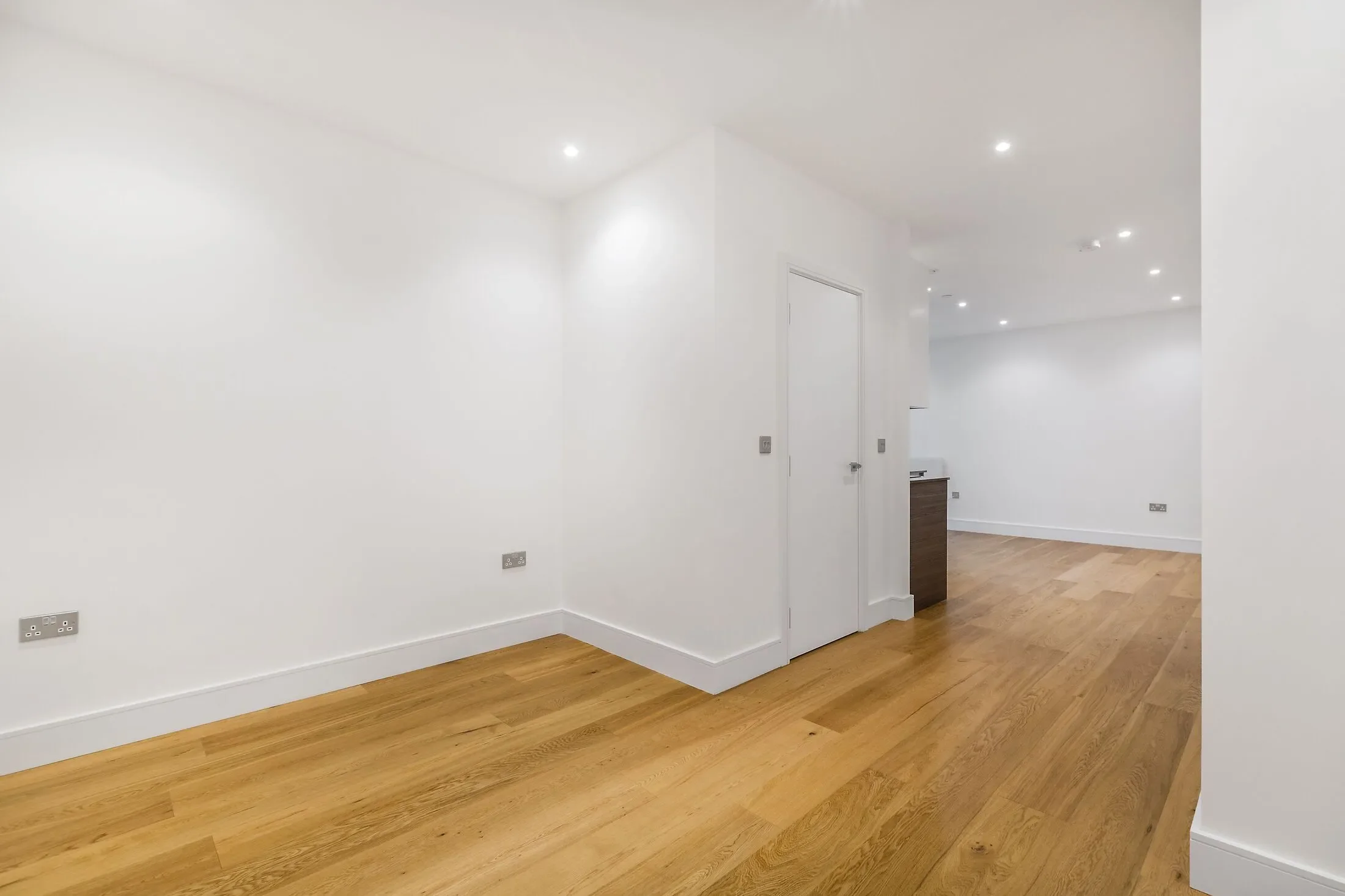 Flat Staines Road in Greater London