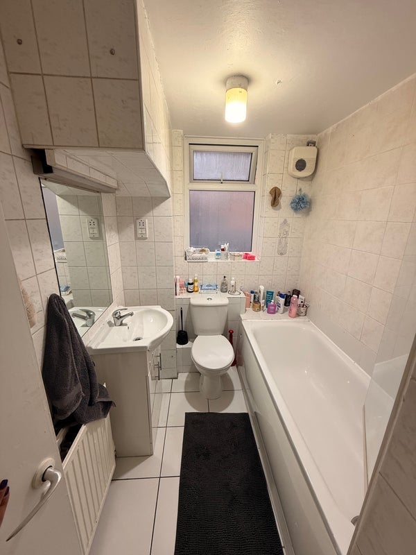 Room Portia Way in Greater London