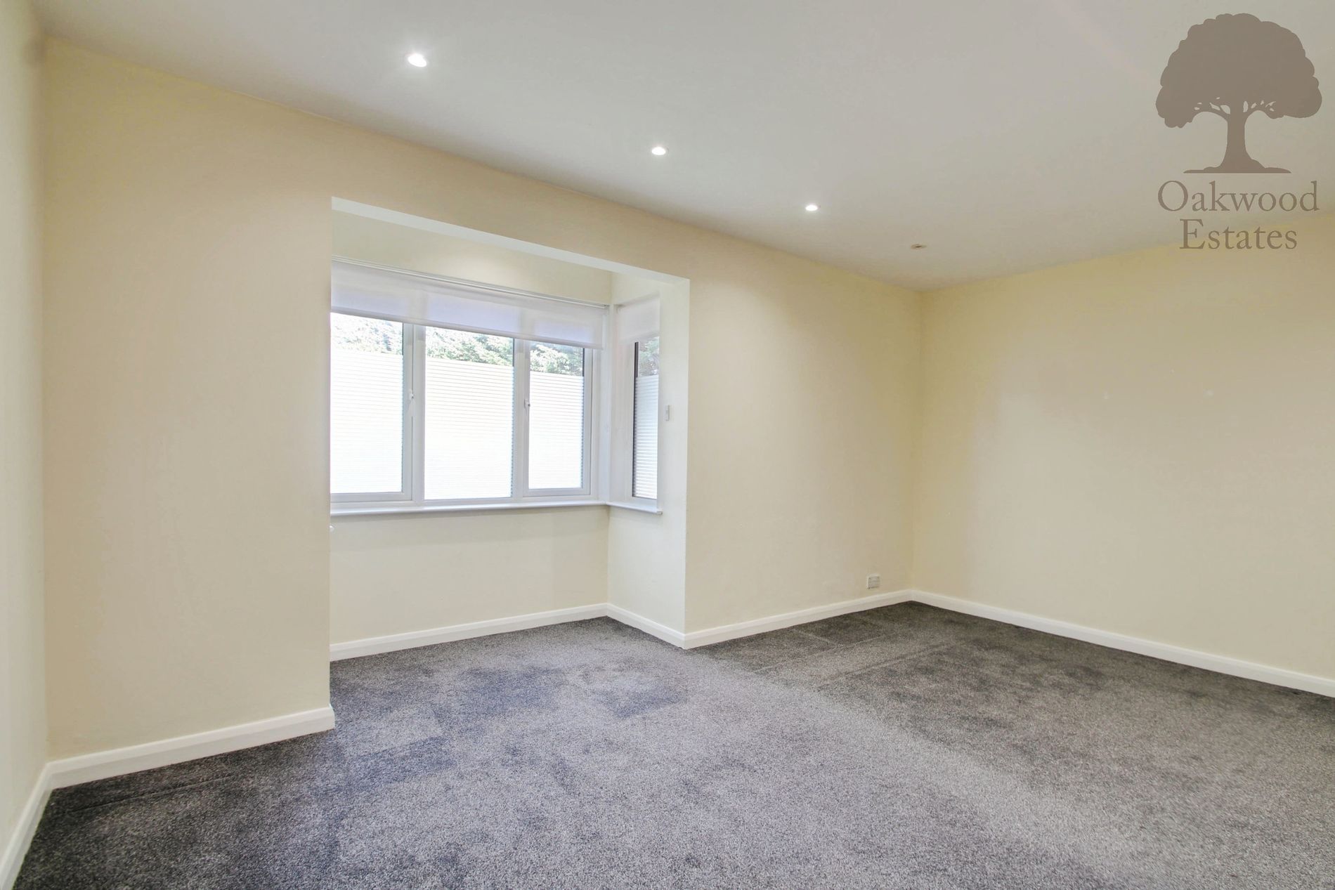 Flat Harvey Road in Slough
